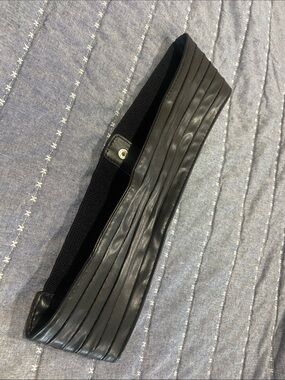 Women's Black Elastic Leather-Trim Waist Belt